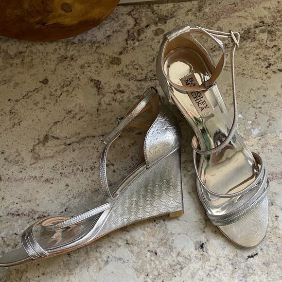 Badgley Mischka $389 Womens Size 7.5 Melaney II Silver Wedge Dress Sandals EUC - Picture 2 of 15